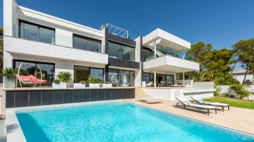 Luxury villa with sea views in Cap Falco for sale